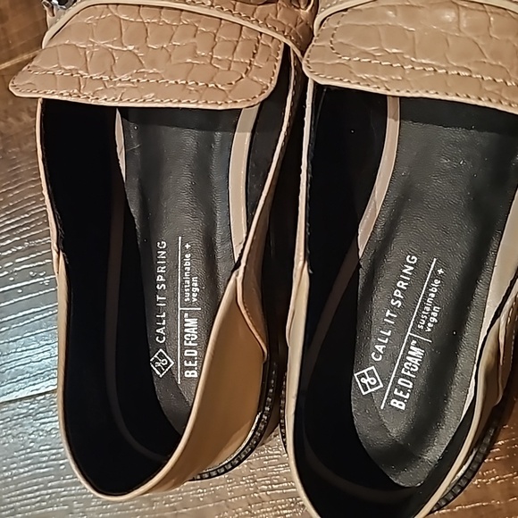 Flats loafers beige NWOT - Picture 2 of 5